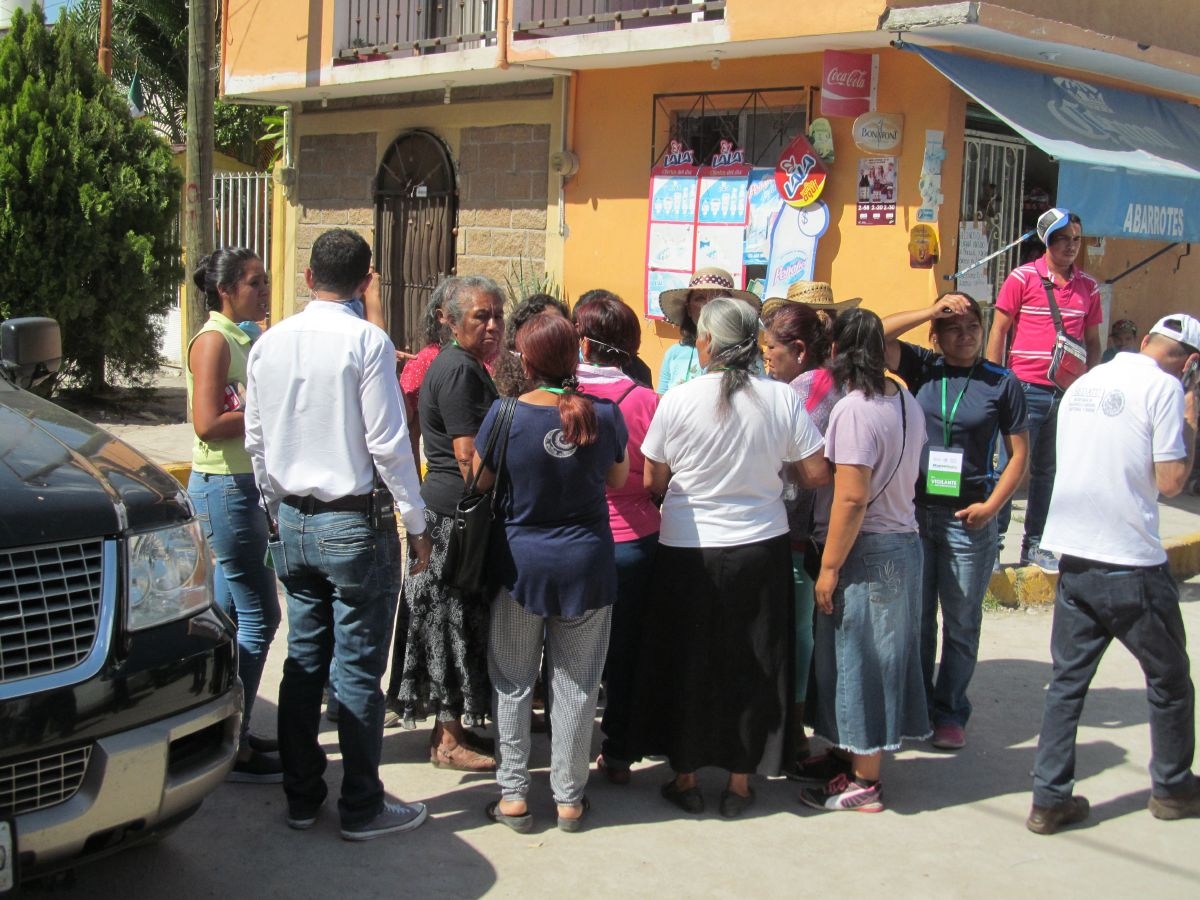 Crean comité de mujeres que vigilarán la reconstrucción