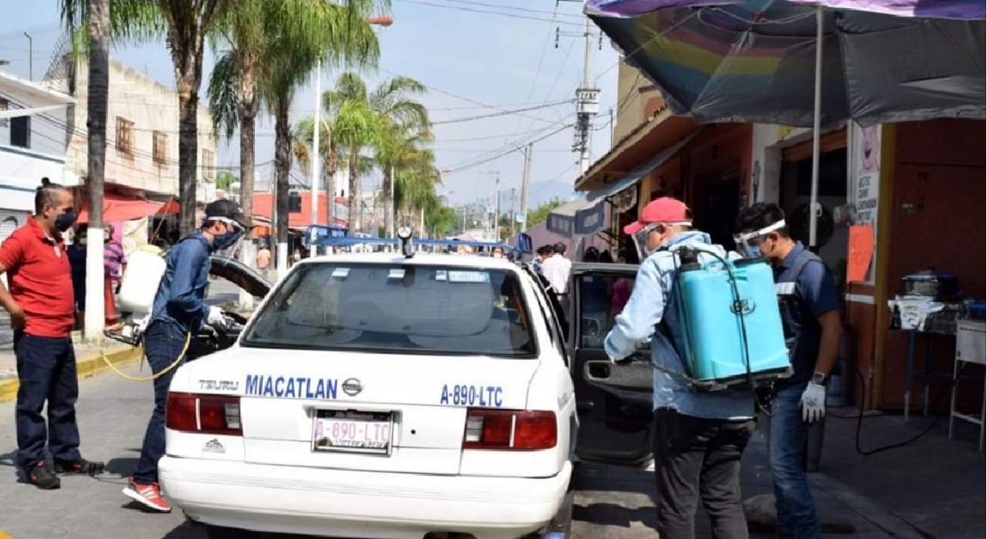 Aseguran que taxis de Miacatlán se mantienen desinfectados