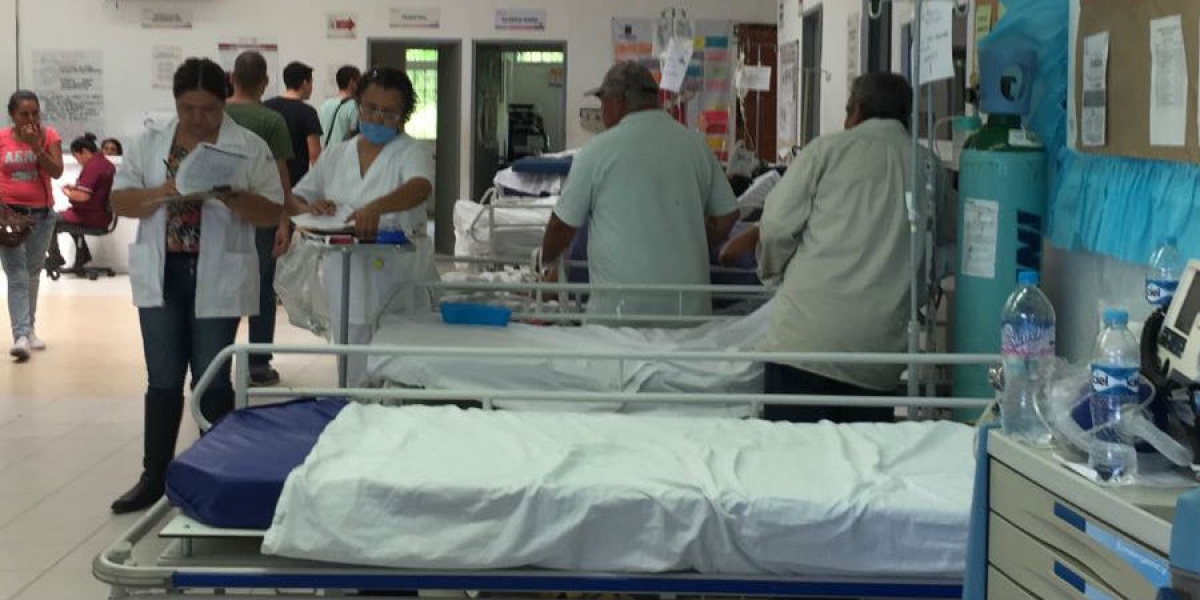 Evacuan hospital regional en Tetecala