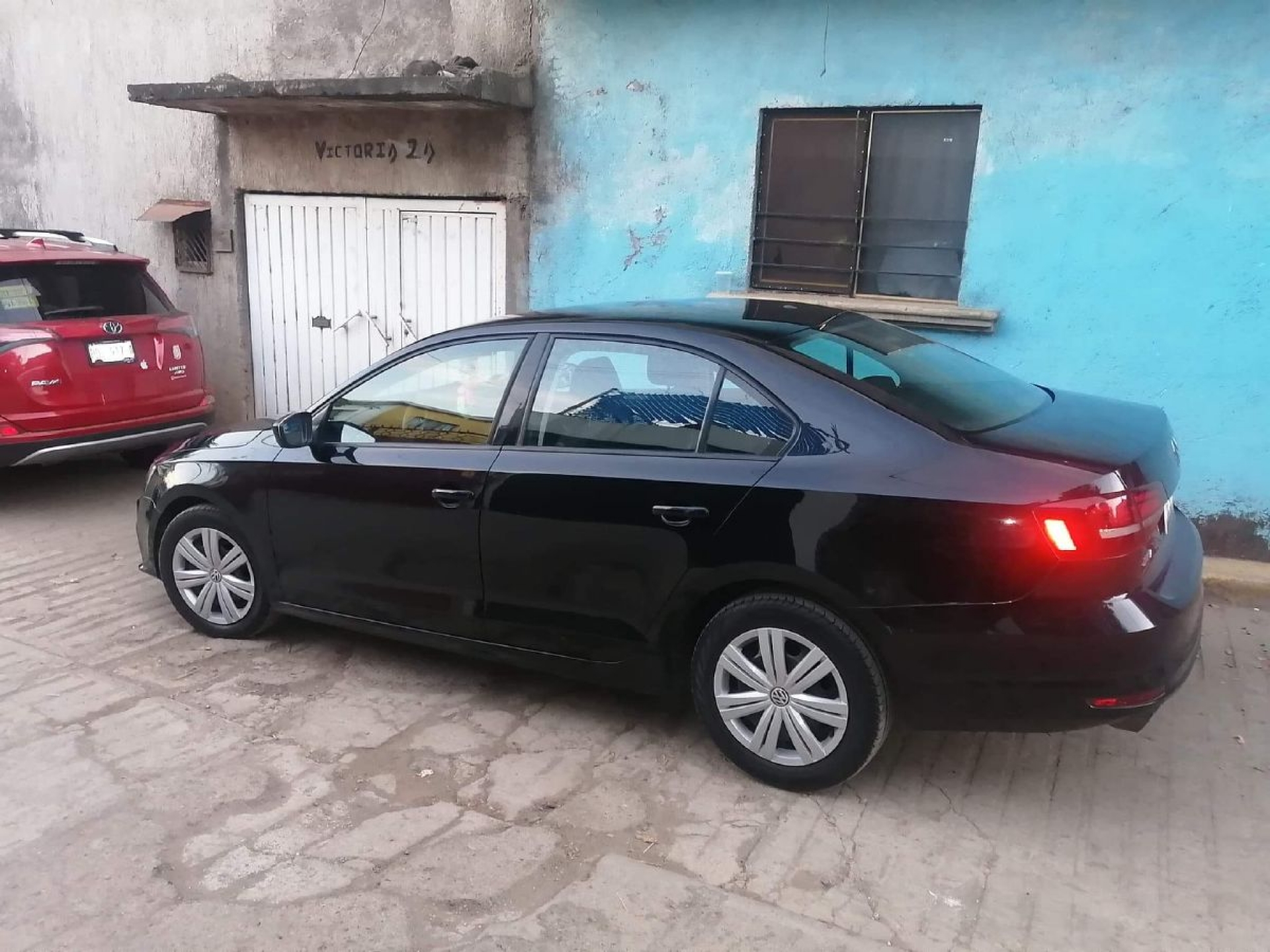 Dos jóvenes le robaron su automóvil