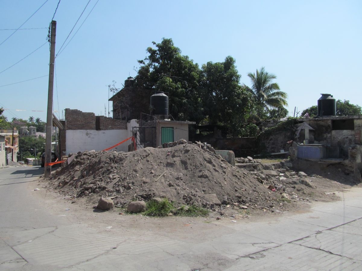 Lenta, la demolición de viviendas y retiro de escombros en Tlaltizapán