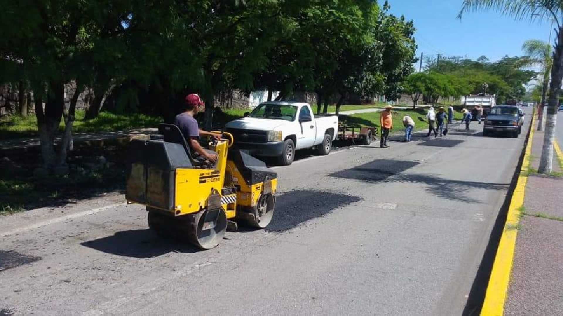 Rehabilitan carreteras de Jonacatepec