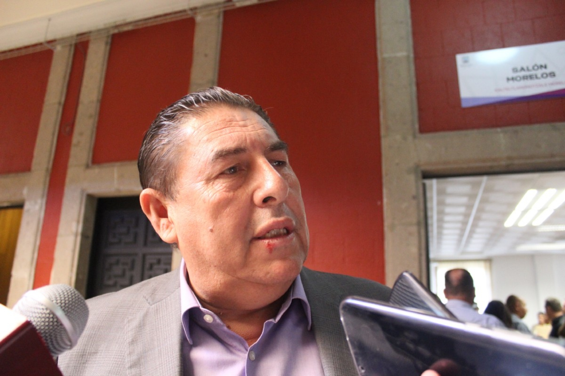Pide SMyT ayuda para cazar a taxis piratas