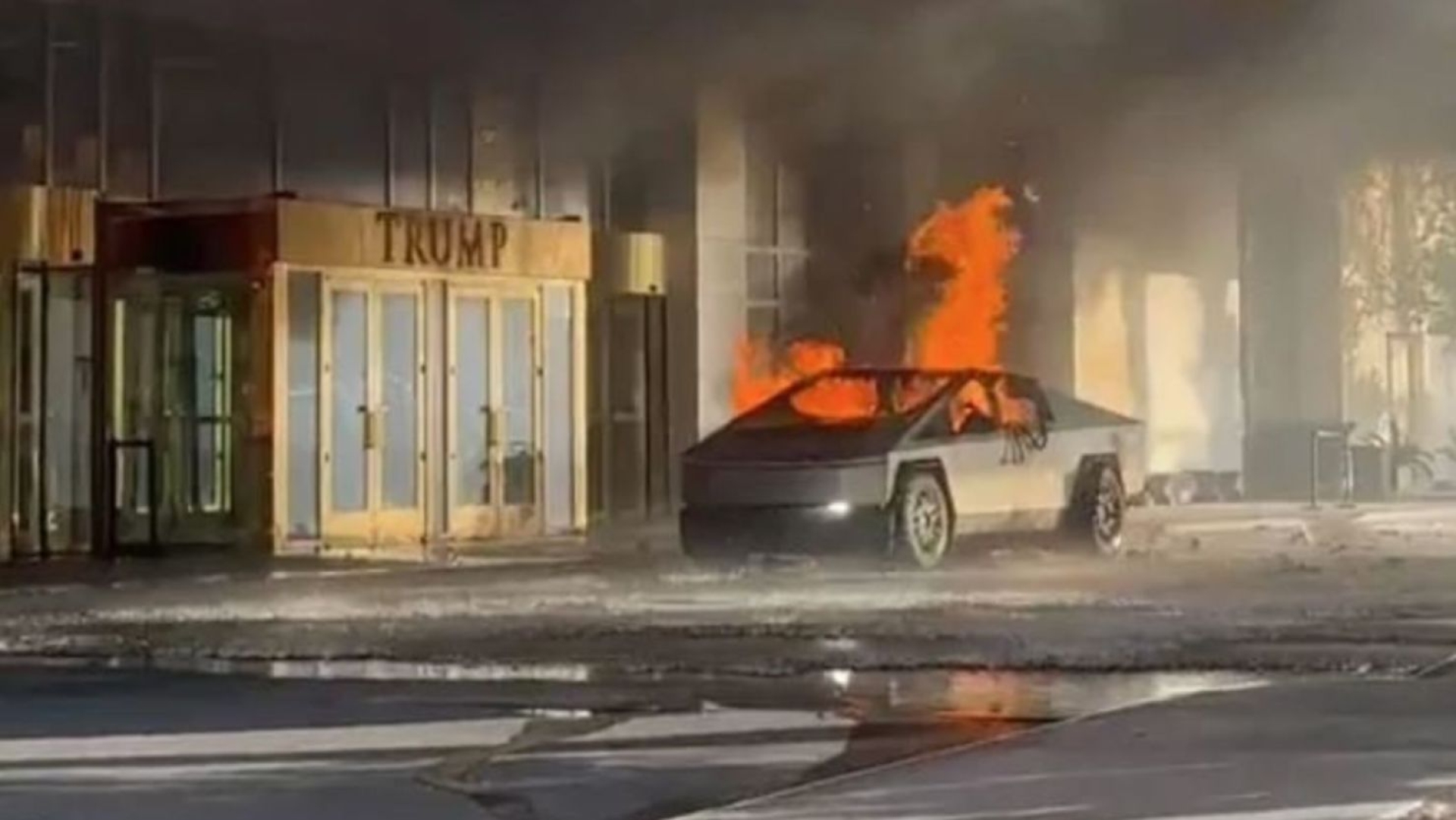 CyberTruck de Tesla explota frente al hotel Trump en Las Vegas