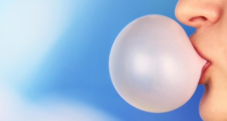 ¿7 años en el estómago? Qué le pasa realmente a tu cuerpo cuando te tragas un chicle