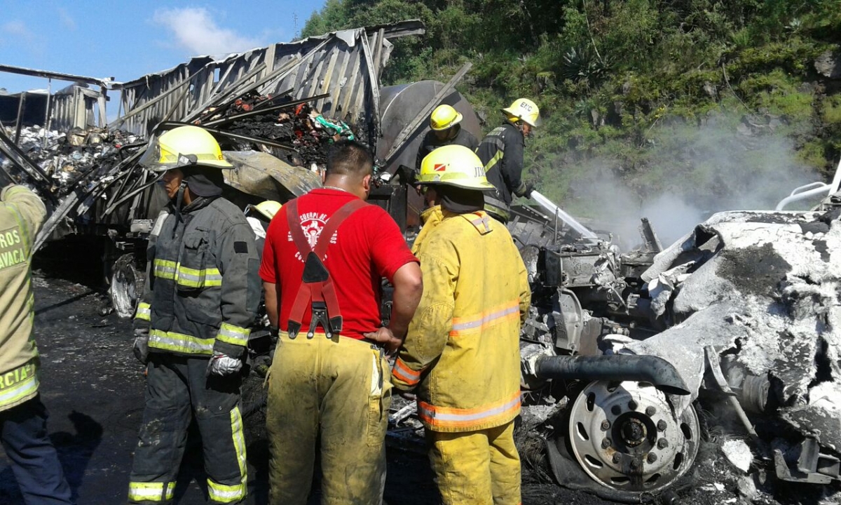 Se incendian dos tráileres en la México-Cuernavaca