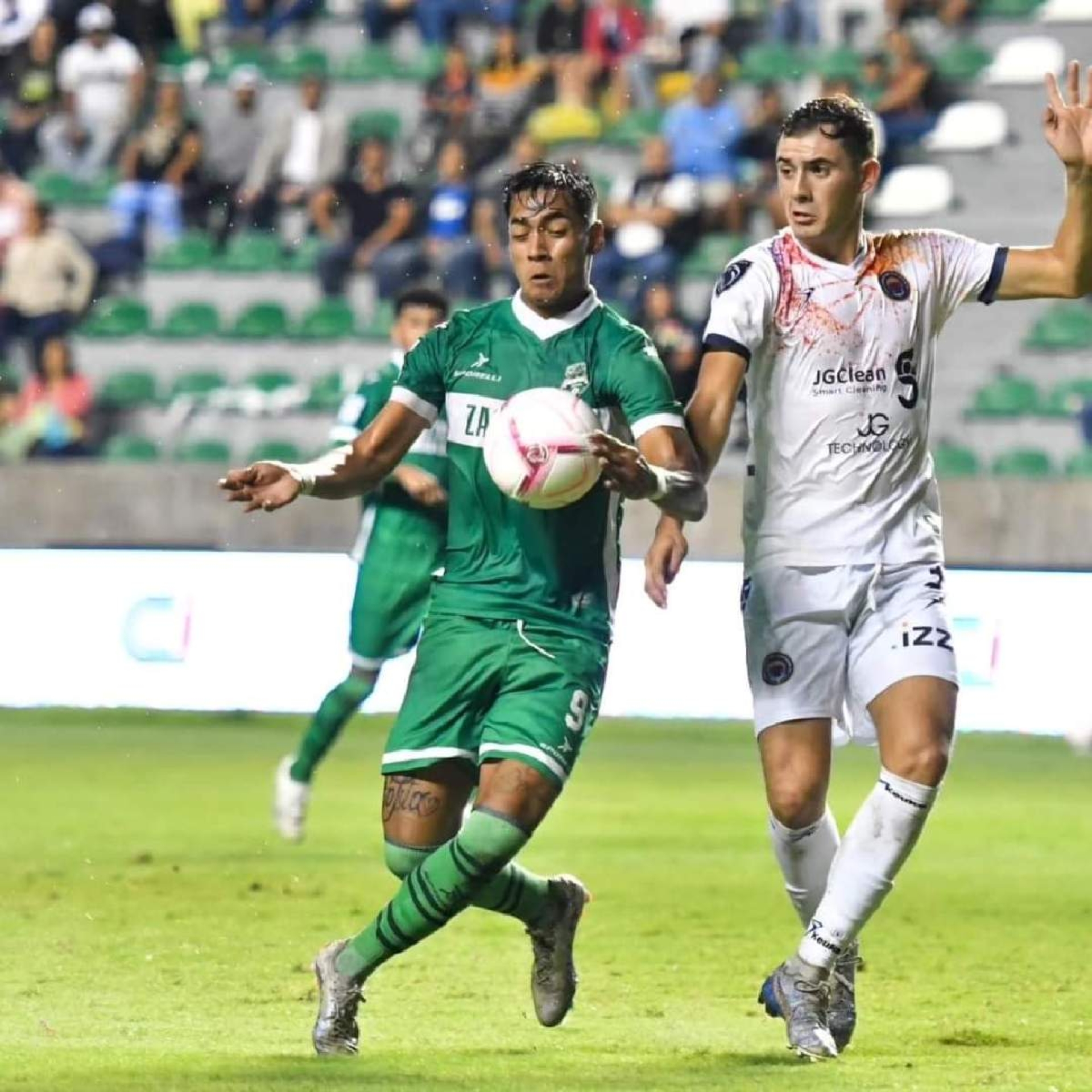 Buscan ganar en tierra ajena