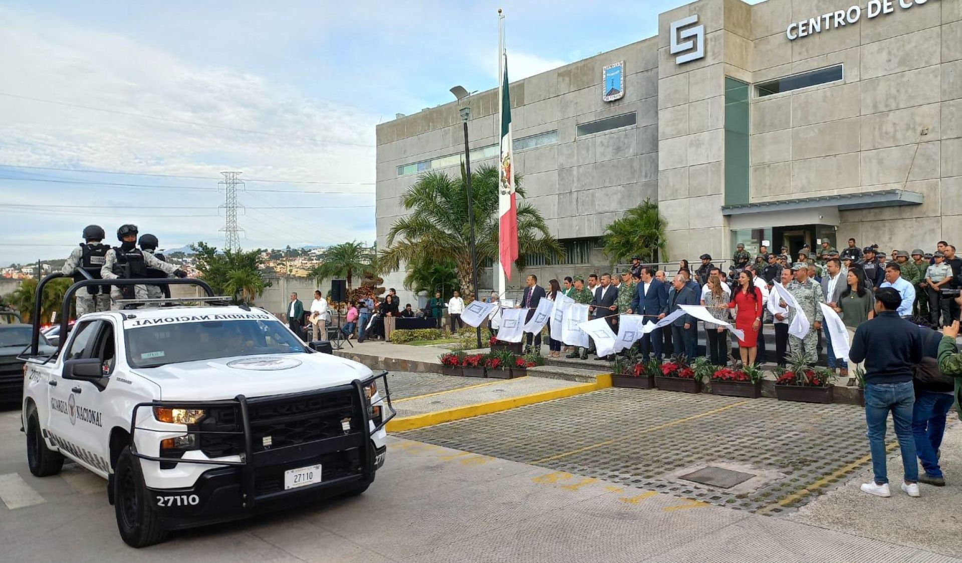 Encabeza gobernador entrega de unidades operativas e inicio de operativo 'Fiestas Decembrinas 2023'