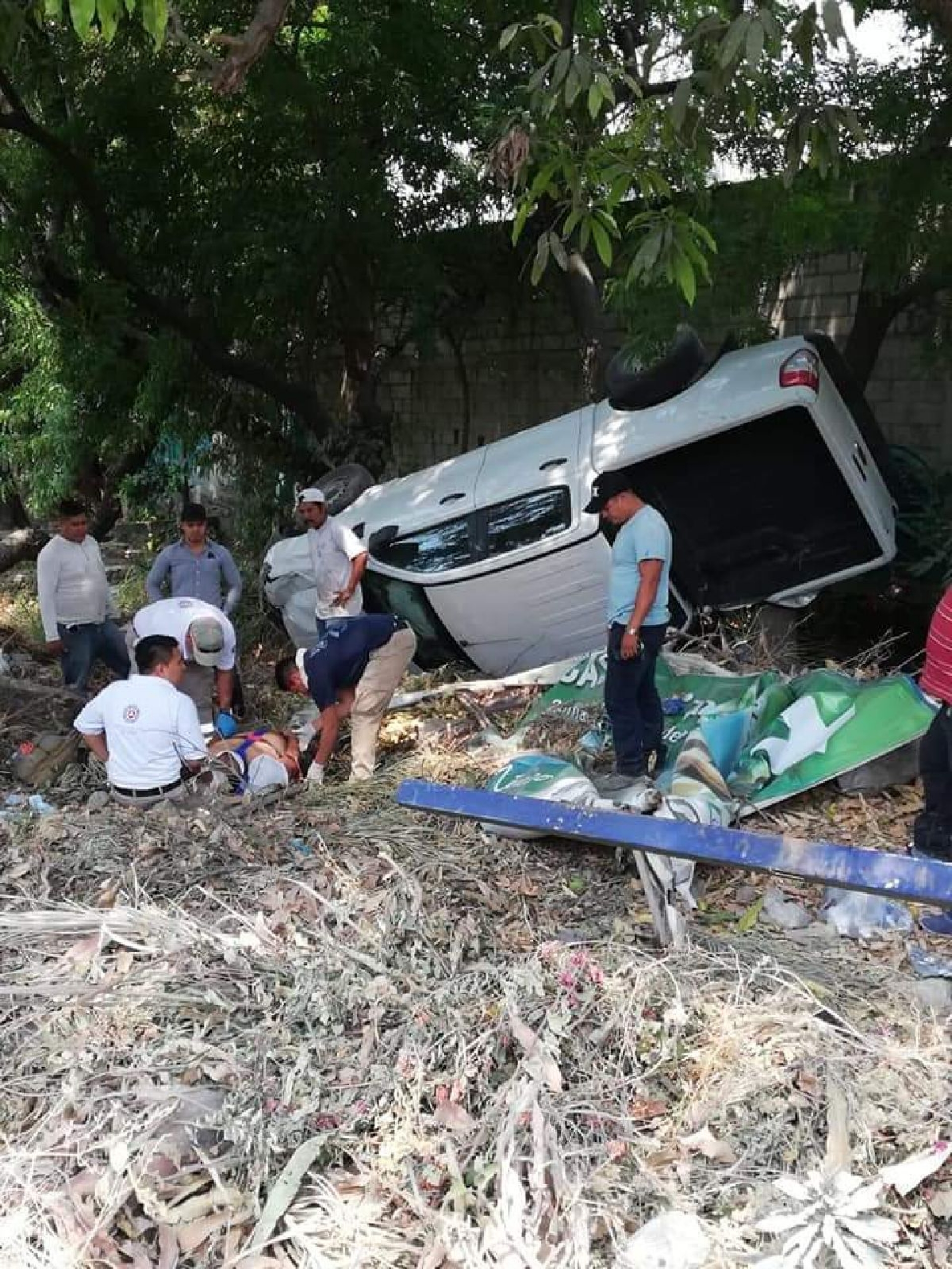 Volcadura en Yautepec deja un herido