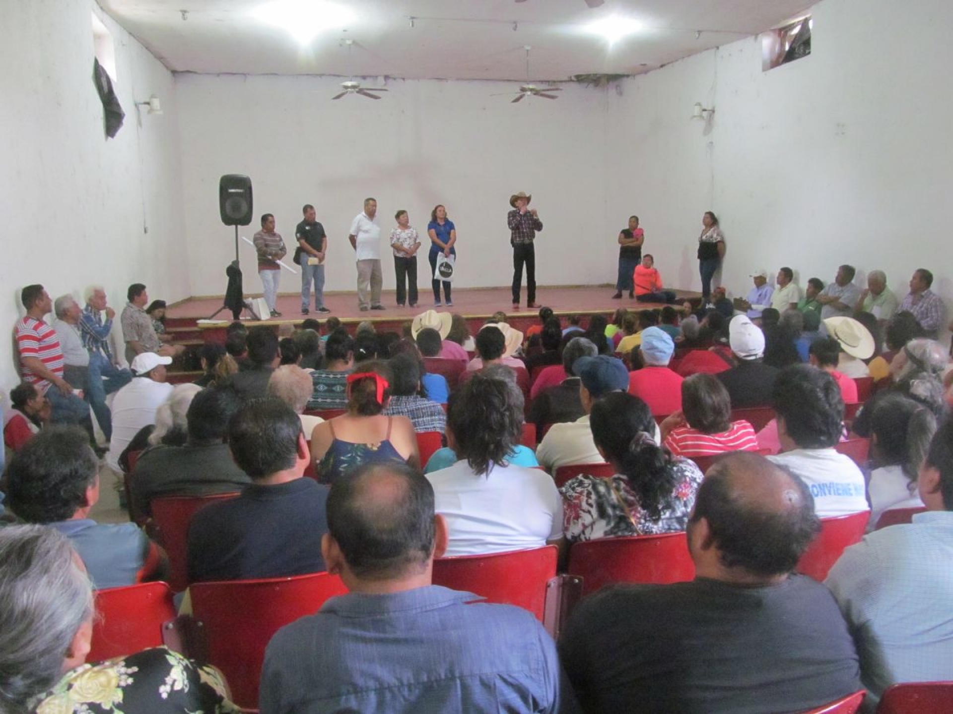 Comerciantes de feria rechazan incremento de piso