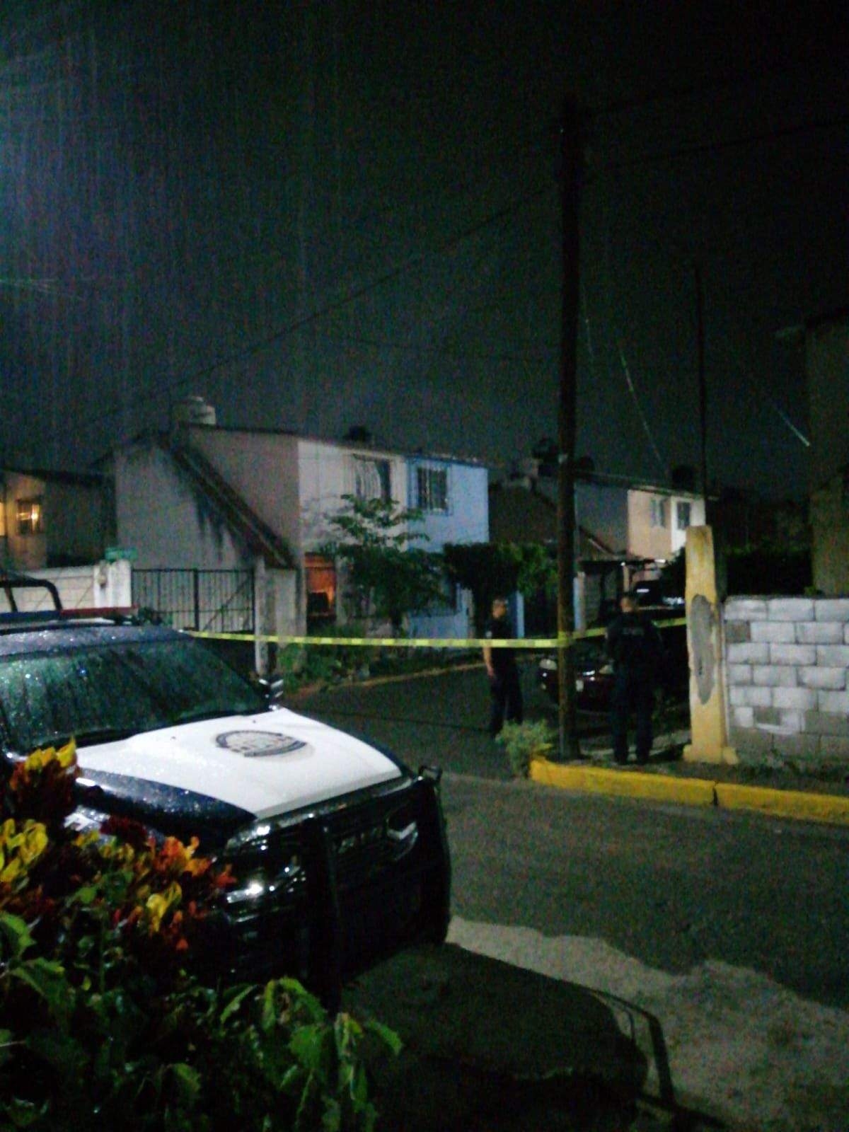 Encuentran a un hombre muerto dentro de su casa
