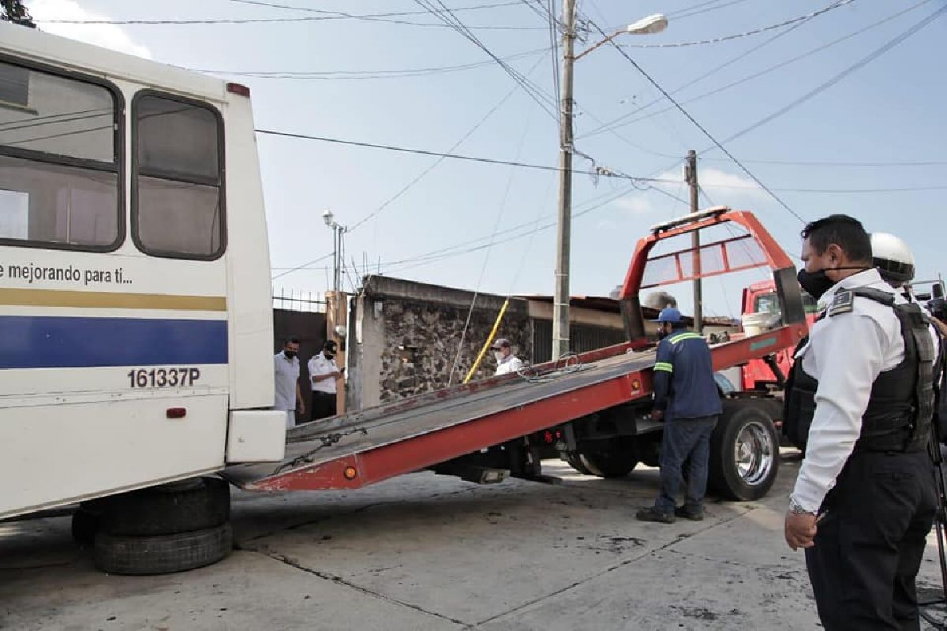 Serán retirados vehículos abandonados en vía pública
