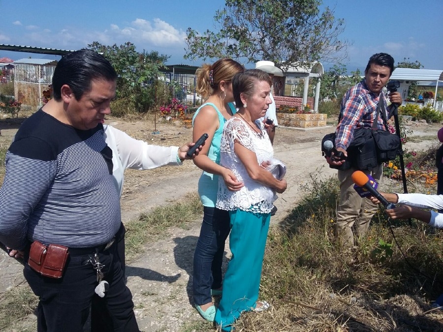 Organismos y familiares de desaparecidos realizan recorrido por el panteón clandestino de Tetelcingo