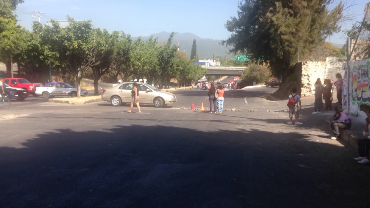 Lo último: Habitantes de Cuernavaca realizan bloqueo, denuncian falta de agua potable