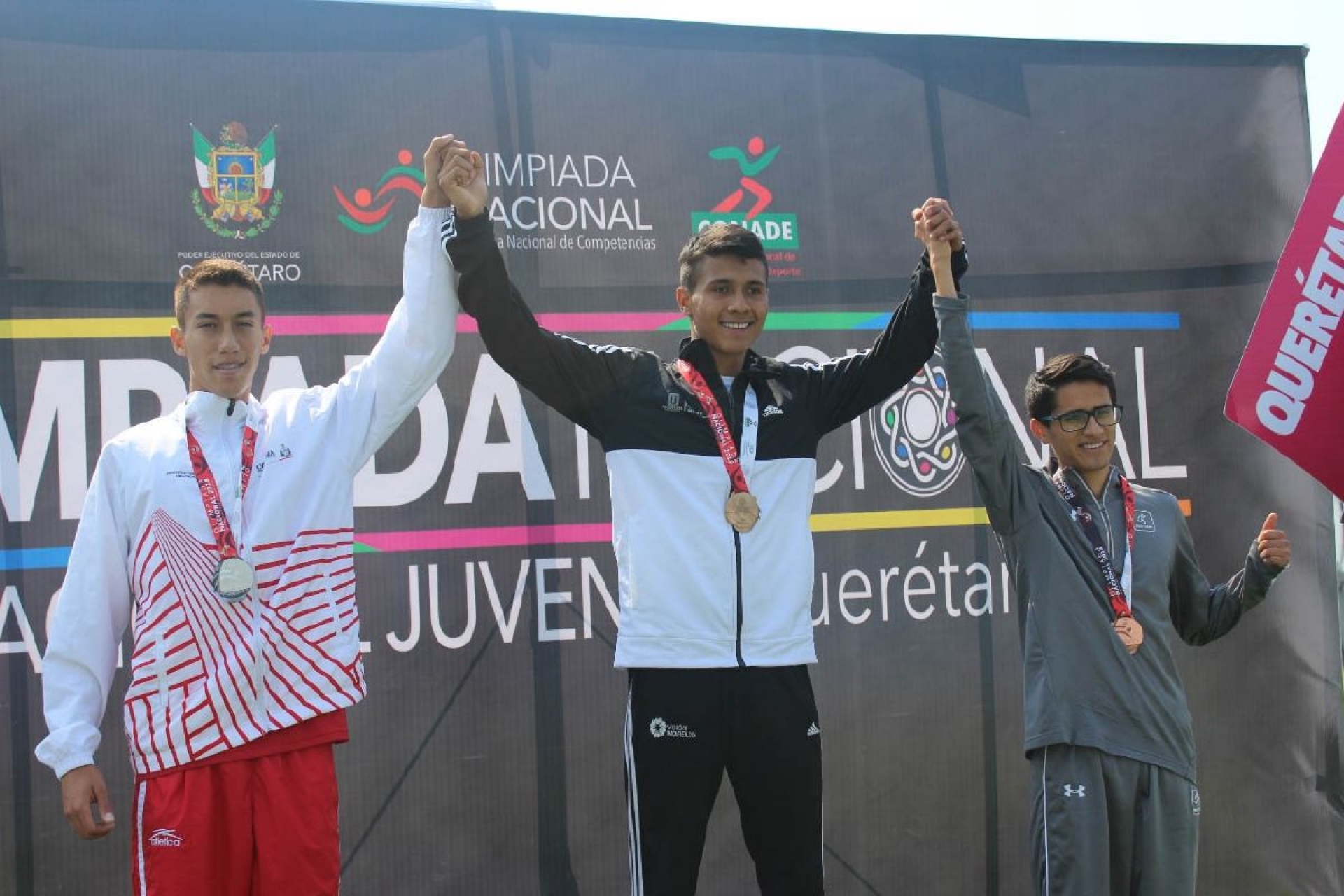 Luis Avilés conquista medalla de oro en atletismo