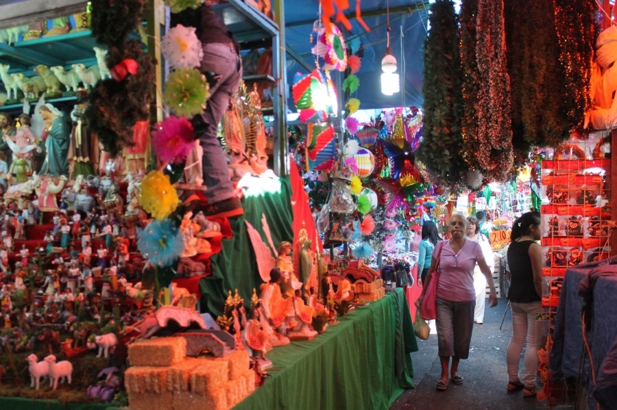 Preparan festejos guadalupanos en el mercado ALM