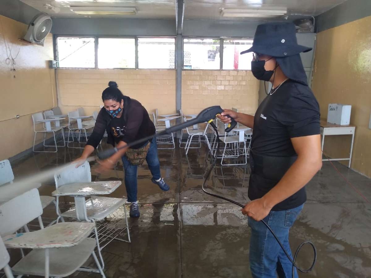 Más de mil escuelas reabren aulas hoy