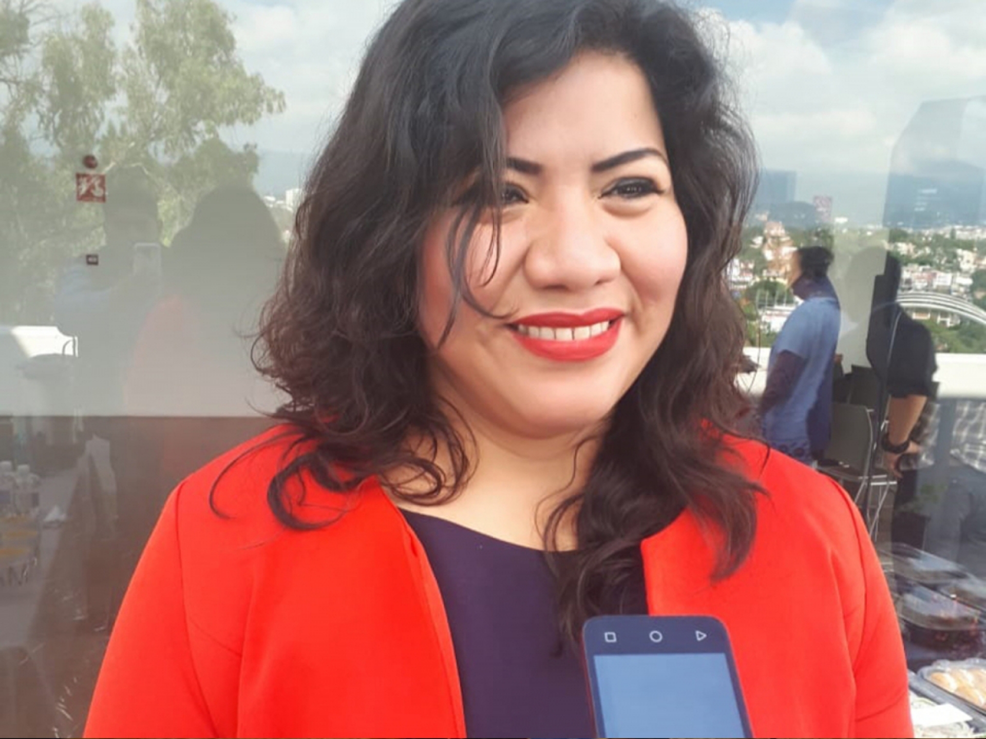 Morena propone reducir sueldos de funcionarios de alto nivel