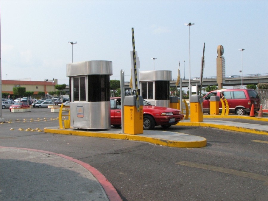 Con convenios, empresas buscan evitar disposiciones que las obligan a dar estacionamiento gratis