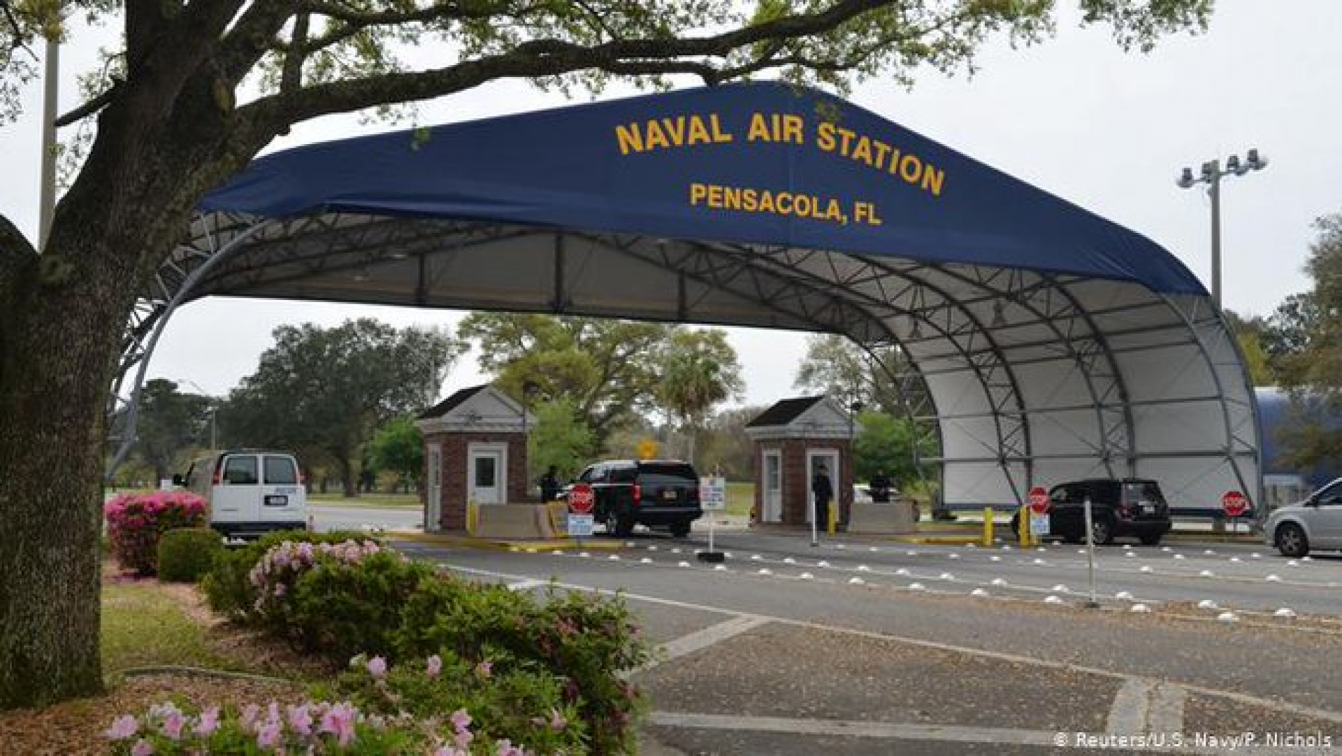 Confirman 4 muertos, entre ellos el atacante, en tiroteo en base de Marina