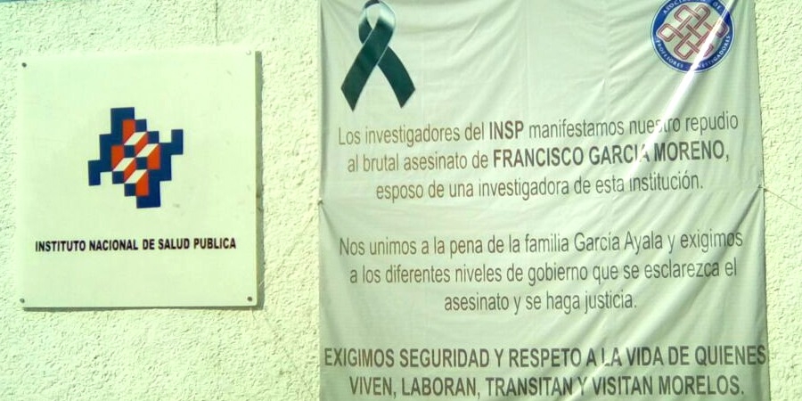 Con manta protestan por la muerte del ex olímpico Francisco García Moreno