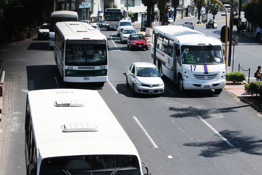 Unidades de la Ruta 8 gastan alrededor de 400 pesos diarios en diesel