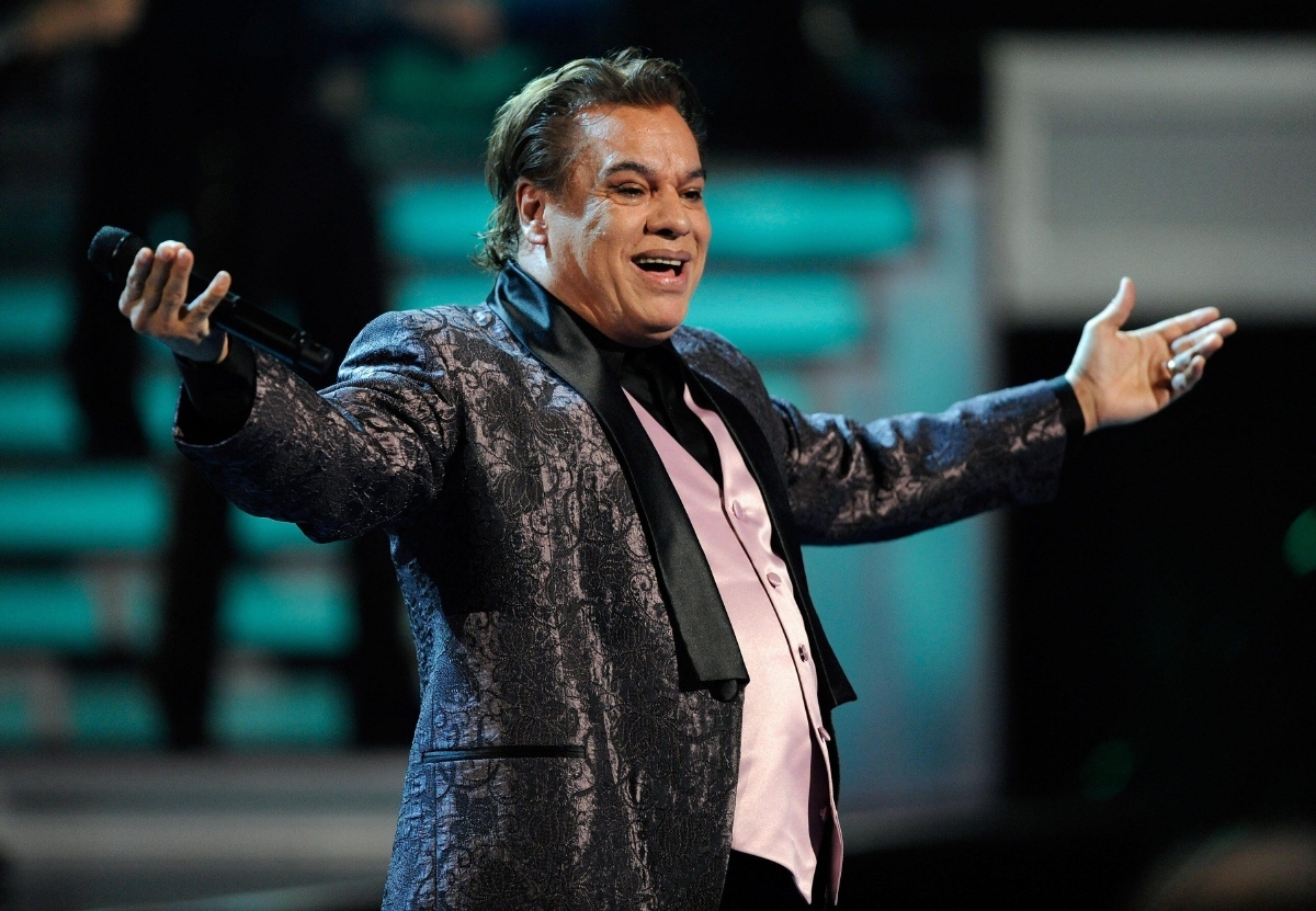 Reaccionan famosos a muerte de Juan Gabriel en redes sociales