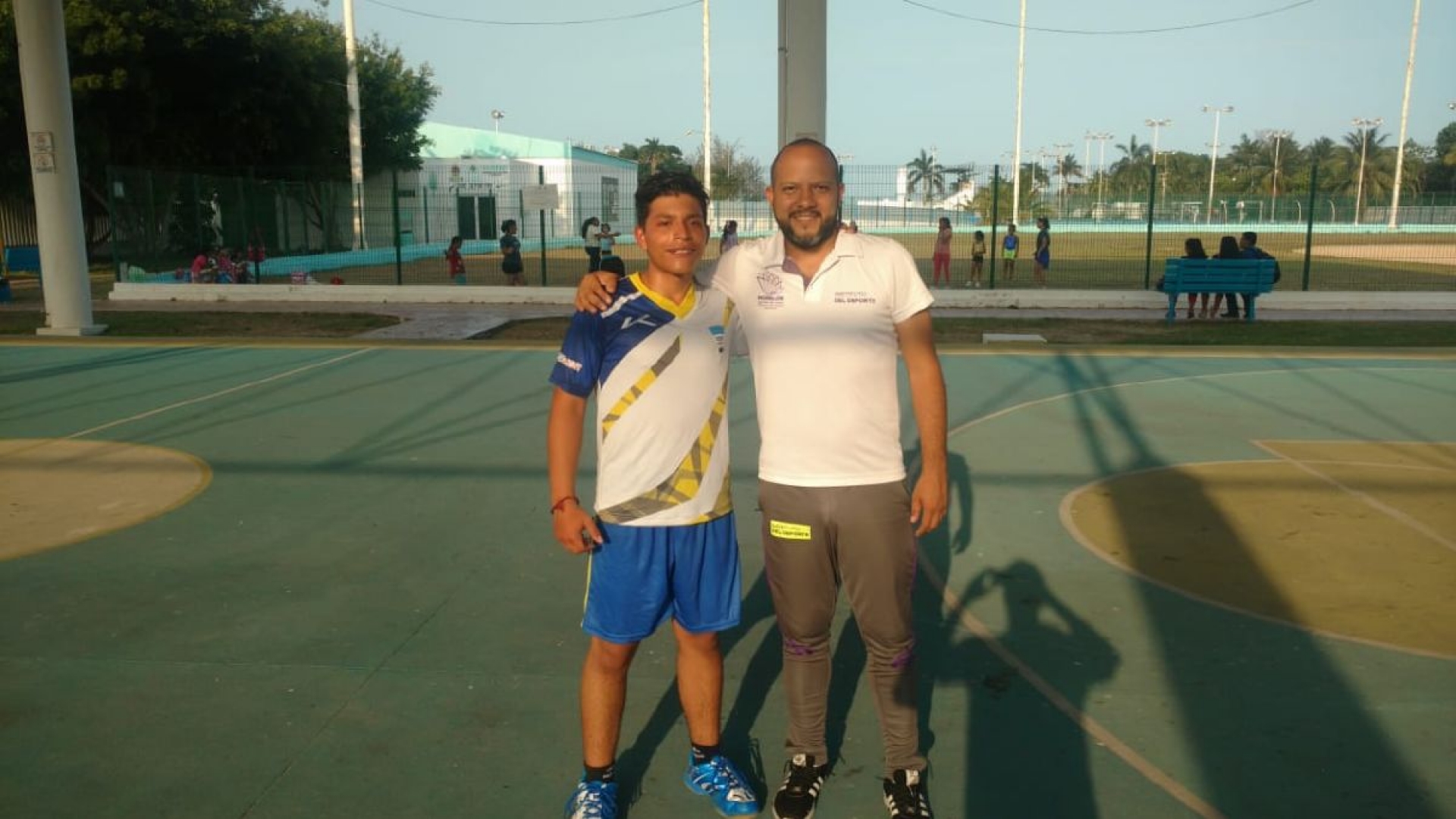 Estefano López avanza a la siguiente ronda en Bádminton