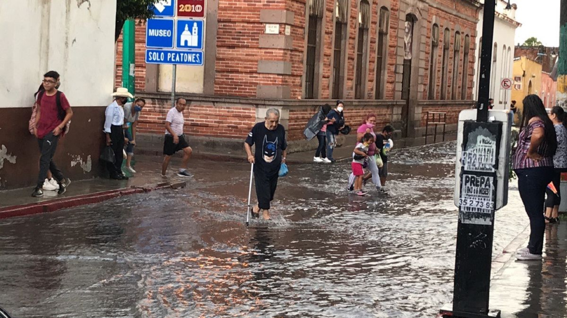 Lluvia del jueves deja encharcamientos y árboles caídos en Cuautla