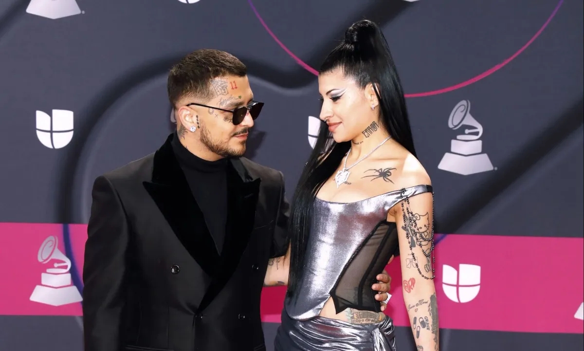 Christian Nodal gana premio en los Latin Grammys y se lo dedica a Cazzu