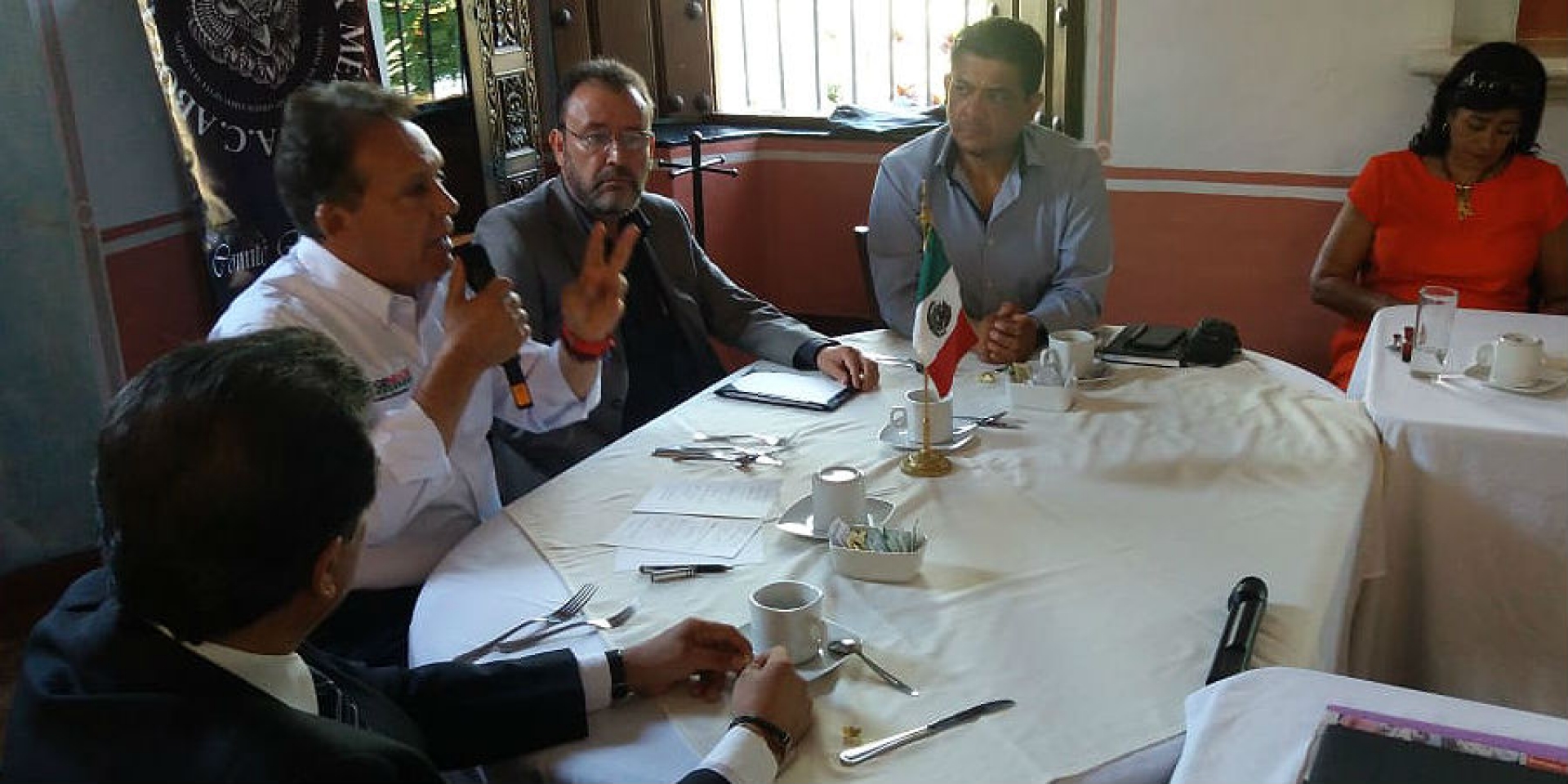 Candidato del PRI a gobernador se reúne con abogados de la agrupación Unidos por México