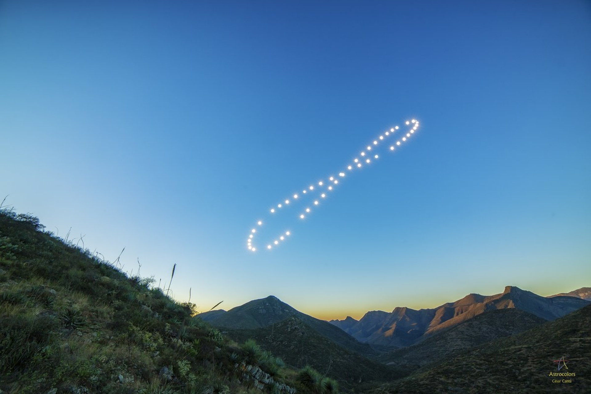 Tomó una foto diaria al Sol por 365 días y esta es la maravilla que surgió