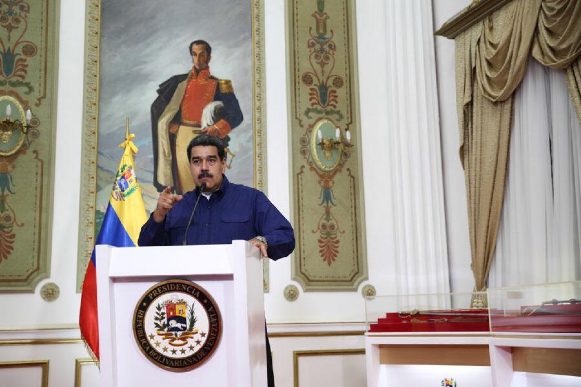 Maduro da 72 horas a diplomáticos de EU para que abandonen Venezuela