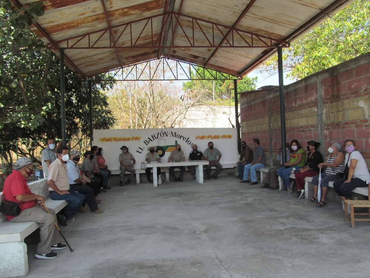 Una vez más, piden exobreros del IEZ mesa de diálogo con el gobierno estatal