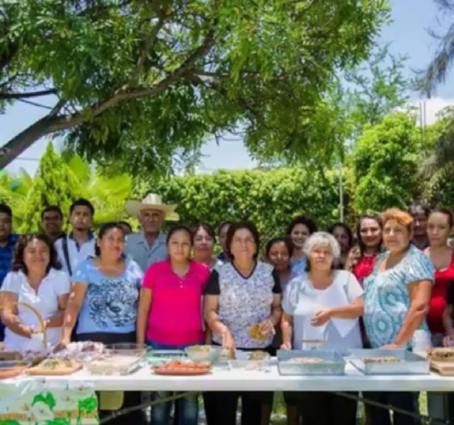 Se clausura taller de dulces típicos en la comunidad de Ahuaxtla