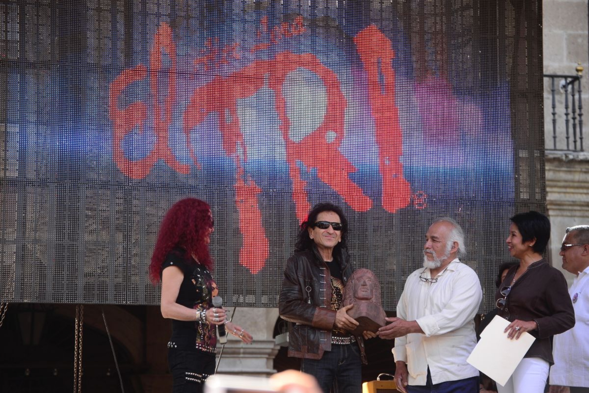 Homenajea Morelos a Alex Lora medio siglo de rockanrolero