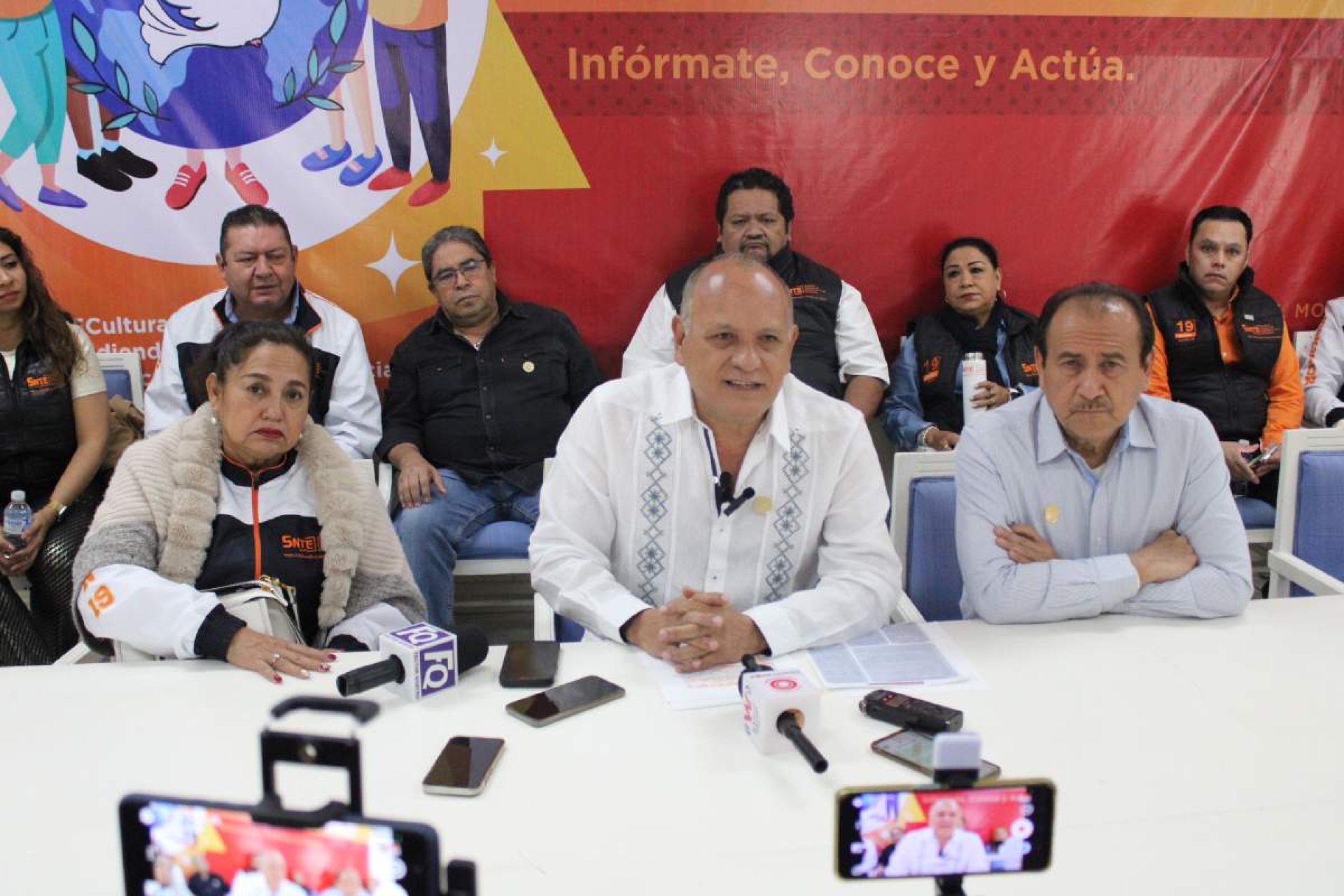 Sólo el SNTE representa a todo el magisterio: dirigentes