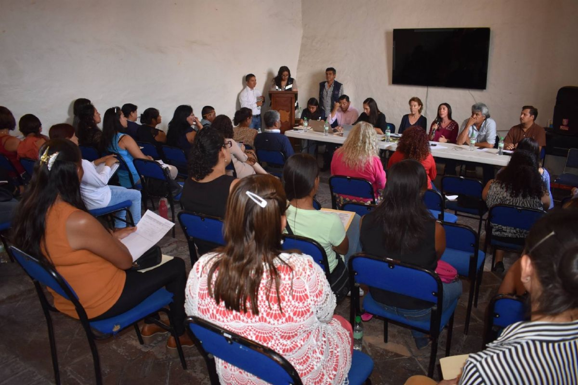 Instalan en Tlayacapan mesas de trabajo con escuelas del oriente afectadas por el sismo