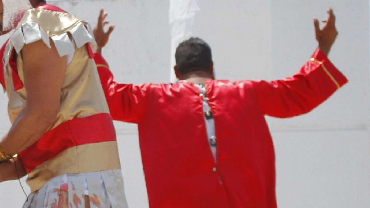 Joven que interpretaba a Judas muere al escenificar el suicidio del apostol
