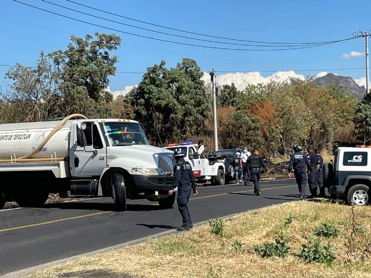 Se incendia una camioneta en Santa Catarina
