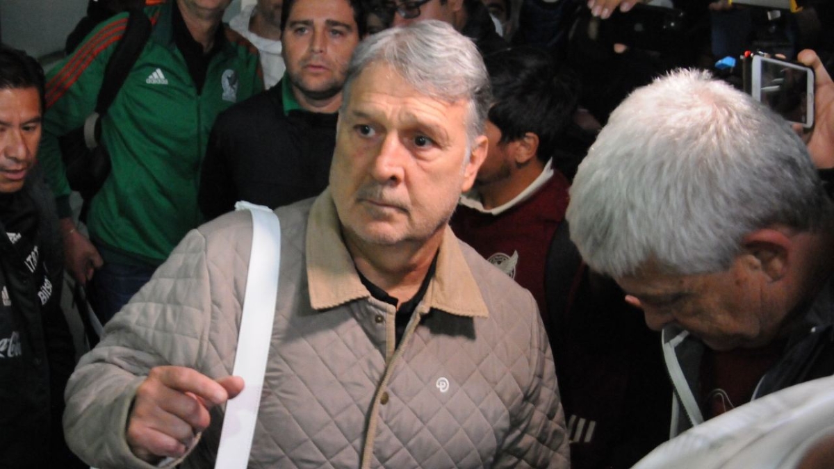 VIDEO: Gerardo 'El tata' Martino es recibido en México con el mensaje "da la cara, 'Tata'"