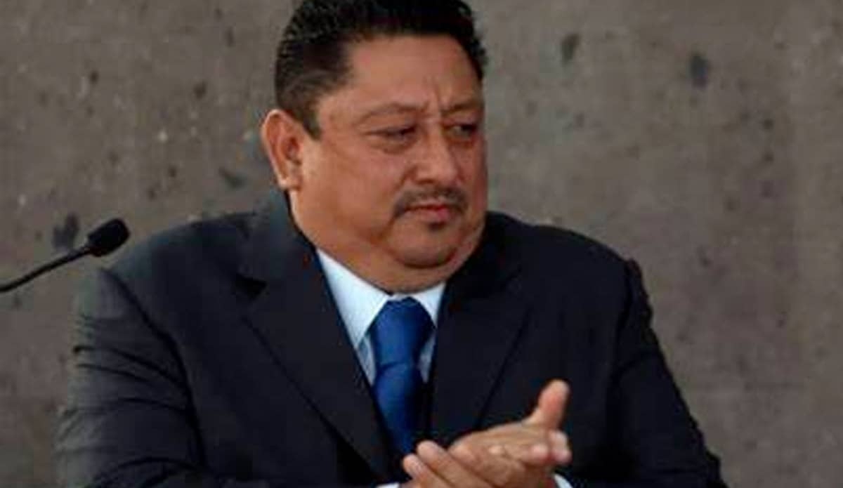Se “autoprotege” el fiscal general del Estado