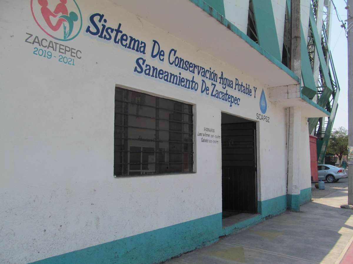 Balean portón del director del SCAPS en Zacatepec