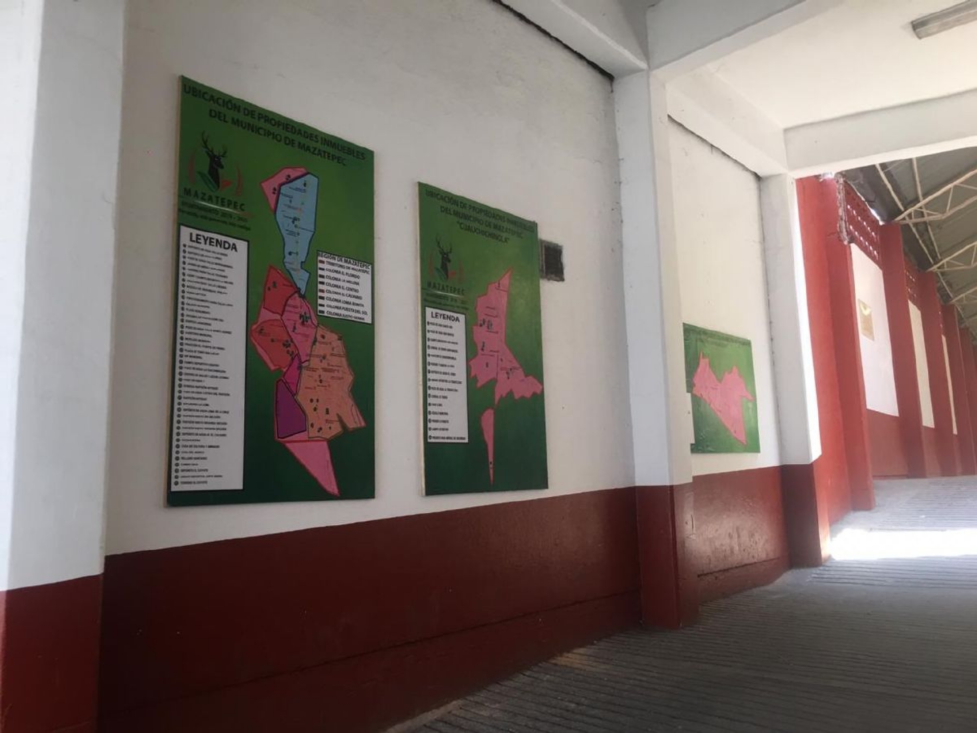 Colocan carteles para identificar edificios públicos en Mazatepec