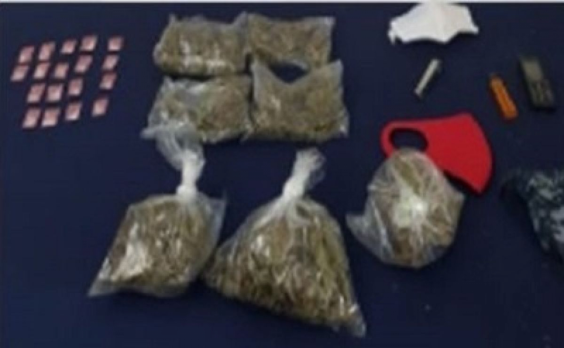 Arrestan a un hombre en poder de “cristal” y marihuana