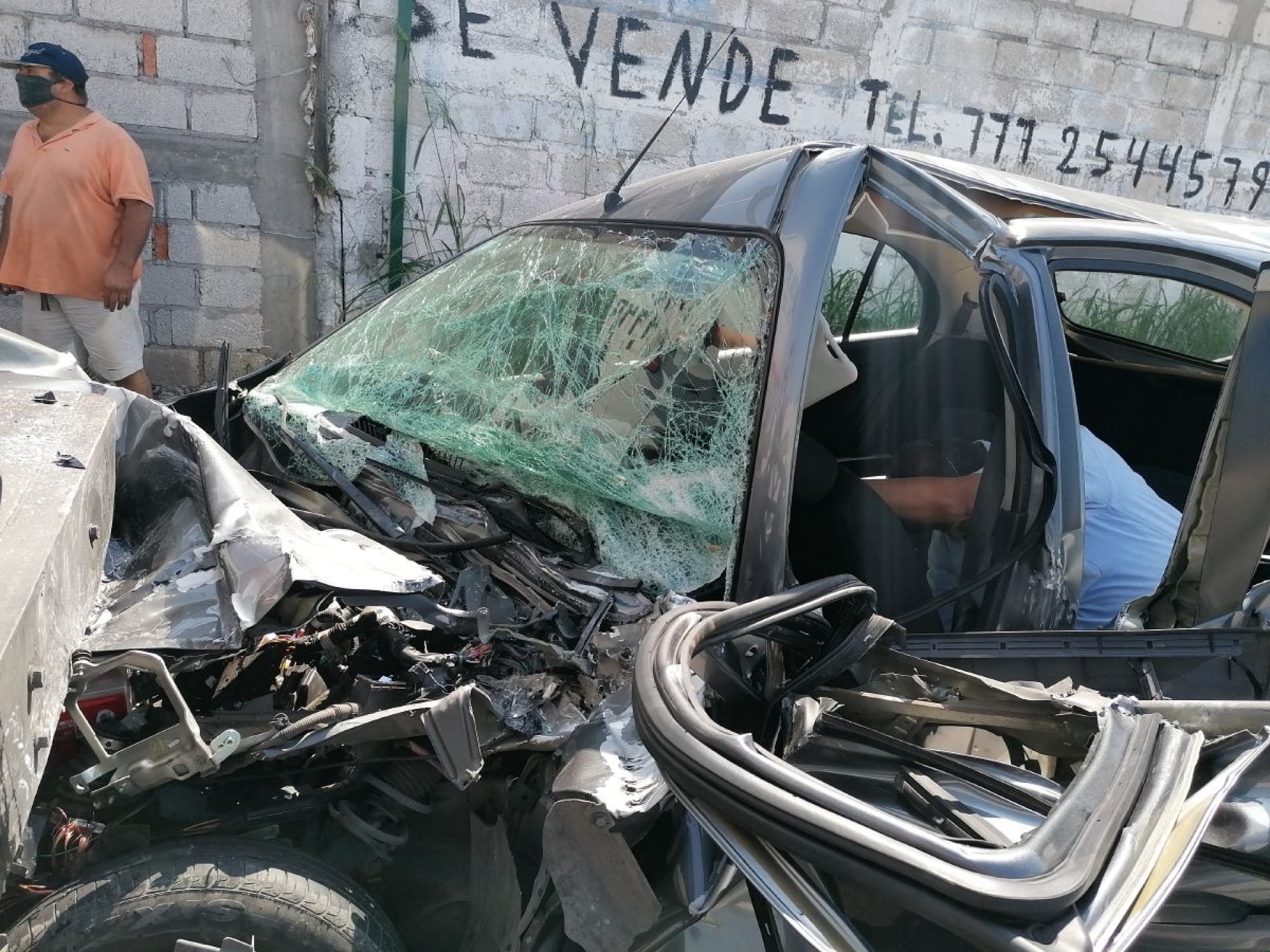 Resultó herido al impactar su auto contra una pipa