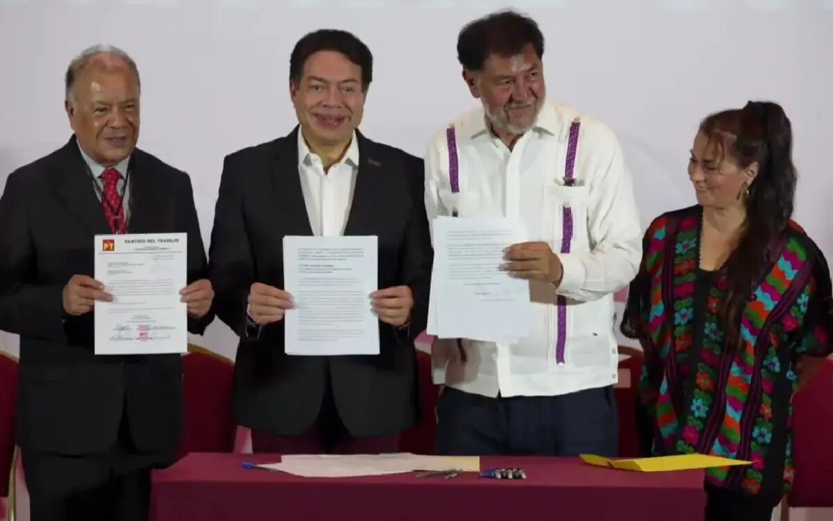 El 'piso parejo no existe': Fernández Noroña al registrarse para encuesta de Morena