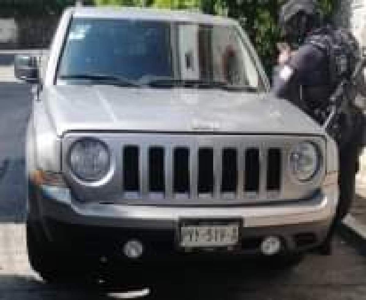 En casos distintos, hallan una camioneta y un auto abandonados