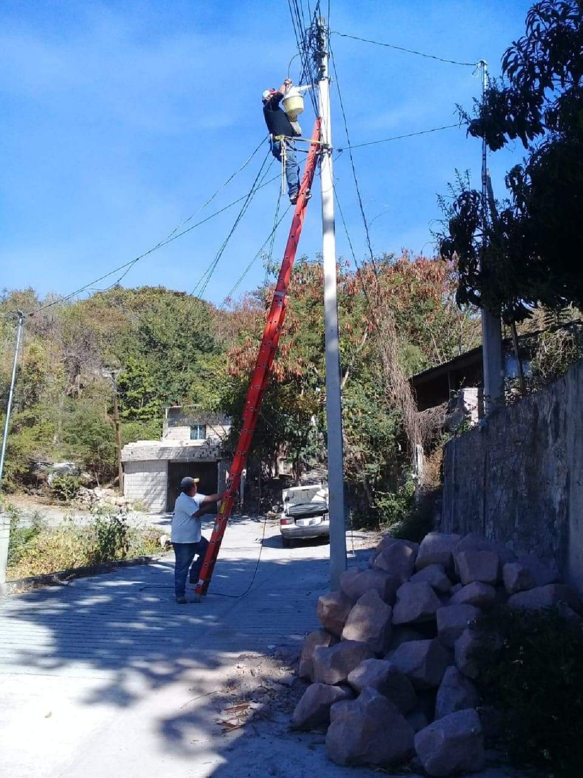 35% del alumbrado público de Coatlán requiere de rehabilitación