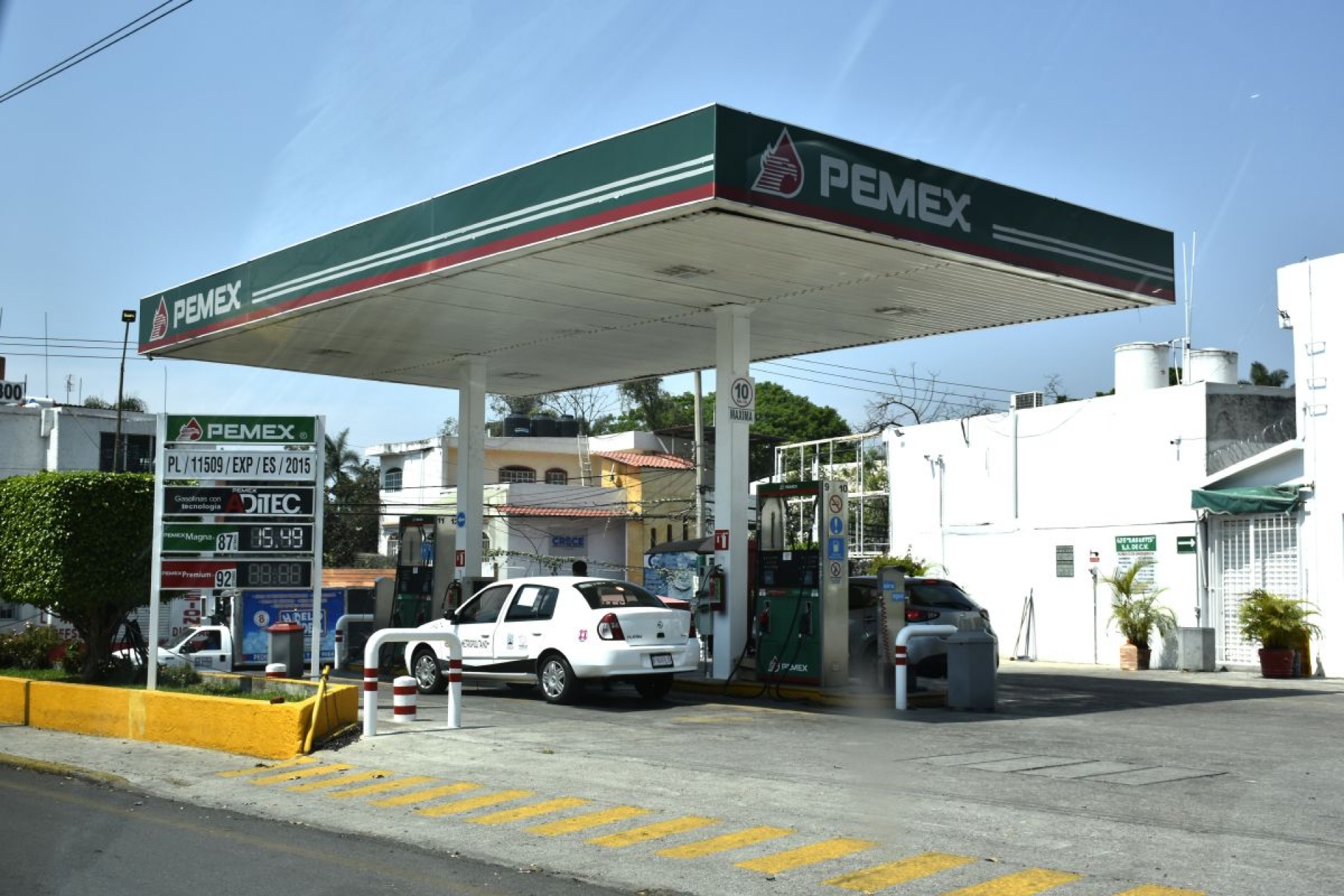 Taxistas piden ayuda para sobrevivir